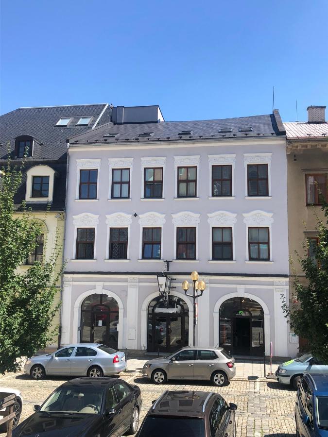 Na Namesti *